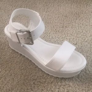 shoeland Shoes - White platform strappy open toe wedge sandals 8 shoeland Shoes - White platform strappy open toe wedge sandals 8